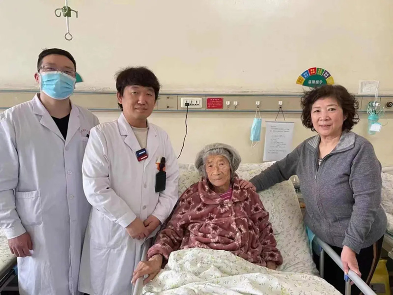 小切口解決大問題 96歲高齡老人股骨粗隆間骨折多學(xué)科團隊創(chuàng)造奇跡
