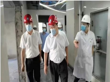 市委書記王德佳一行到錦州市中心醫(yī)院 調(diào)研重點(diǎn)?？平ㄔO(shè)和門急診大樓建設(shè)項(xiàng)目進(jìn)展情況