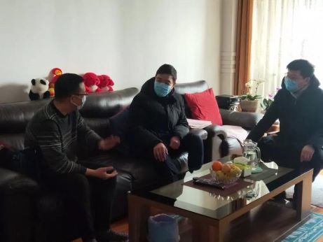 【馳援故事】我們是你們的堅強后盾！錦州市中心醫(yī)院領(lǐng)導慰問一線醫(yī)務人員家屬（內(nèi)附 致奔赴湖北醫(yī)療隊醫(yī)務工作者家屬的慰問信）