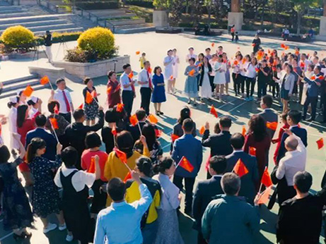 快閃：《我和我的祖國(guó)》 遼寧錦州市中心醫(yī)院激情唱響愛國(guó)主旋律