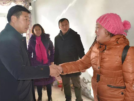 助力脫貧攻堅(jiān) 我們?cè)谛袆?dòng)——?錦州市中心醫(yī)院走訪慰問，實(shí)施一對(duì)一幫扶
