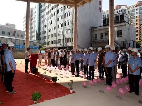 熱烈慶祝錦州市中心醫(yī)院擴(kuò)建門診病房樓（全科醫(yī)生臨床培養(yǎng)基地）建設(shè)項目成功封頂
