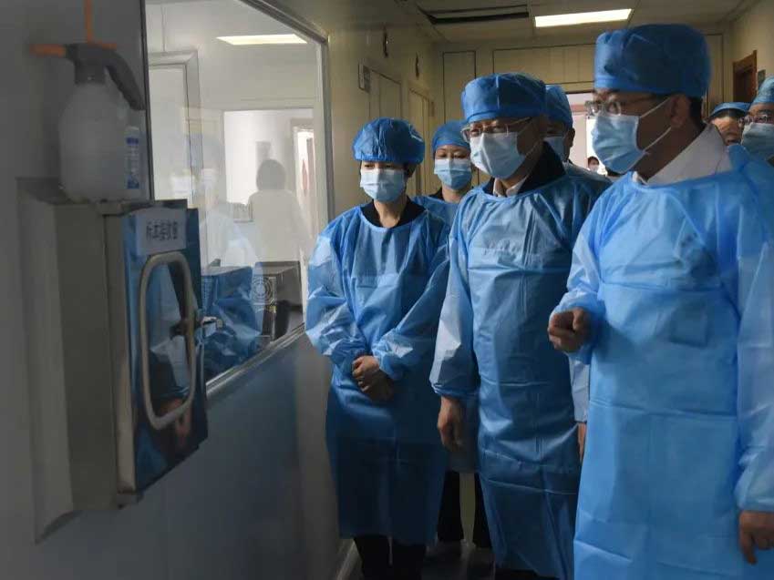 市人大常委會副主任任軍、姚彥林一行到我院視察疫情防控重點工作