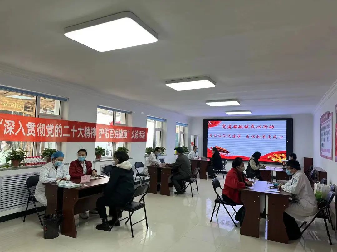 紅色先鋒｜ 錦州市中心醫(yī)院開展“優(yōu)質(zhì)醫(yī)療資源進(jìn)社區(qū) 貼心健康服務(wù)到家門”黨員義診活動(dòng)