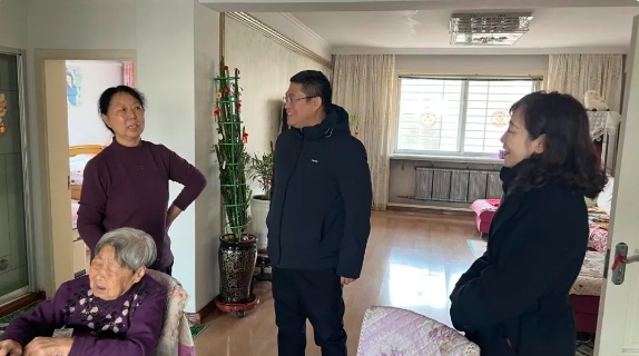 走訪慰問｜前行不忘躬耕者 歲寒情深傳黨恩——錦州市中心醫(yī)院開展春節(jié)走訪慰問活動(dòng)