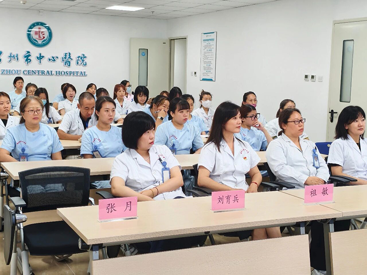 門診服務(wù)|精準(zhǔn)就醫(yī)再升級(jí)！我院特色門診就診指導(dǎo)專題培訓(xùn)圓滿舉辦，筑牢門診服務(wù)“第一道防線”